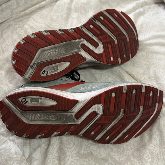 Men’s Brooks - Picture 4 of 6